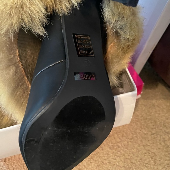 Beautiful faux fur cuff boots - Picture 3 of 7